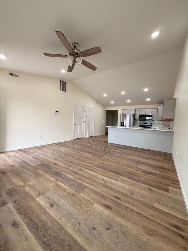 Photo - 3032-MF3-E4 Unit B