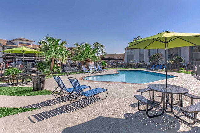 2 Pools - Gables at Richmond Apartments