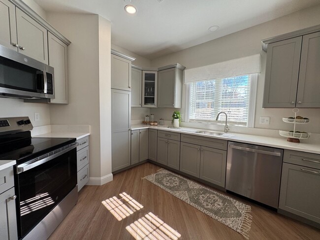 Building Photo - 74 Rockingham Rd Unit 102