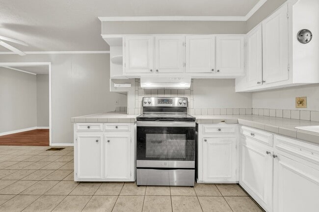 Photo - 132 Juanita St