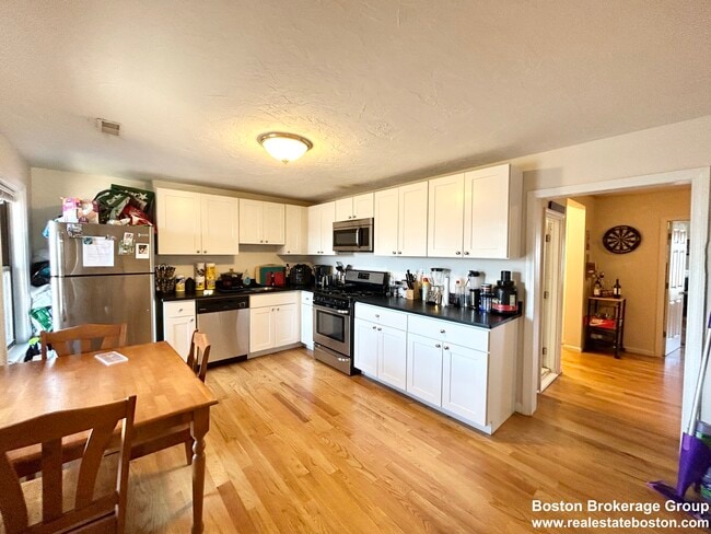 Building Photo - 914 Dorchester Ave Unit 1 Rental
