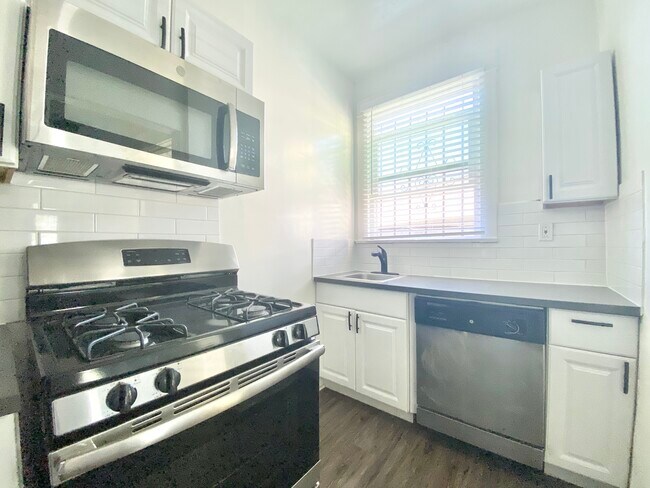 Photo - 563 N Heliotrope Dr