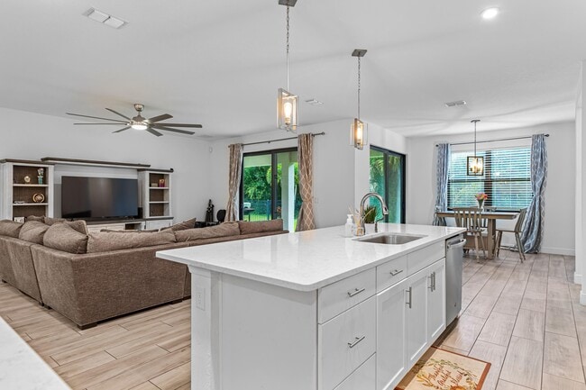 Photo - 6245 Arcadia Square