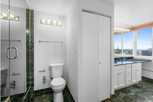 Photo - 1344 N Dearborn St