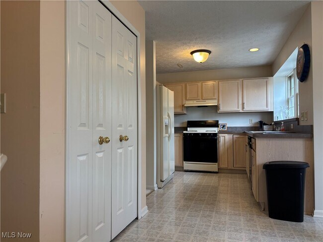 Photo - 1944 E 82nd St