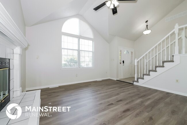 Photo - 421 SW Hamilton Ln