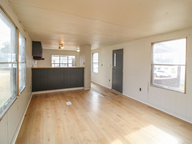 Photo - Great Location ~ Great Price ~ Pulaski, TN