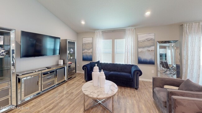 Photo - 350 Hepburn Rd