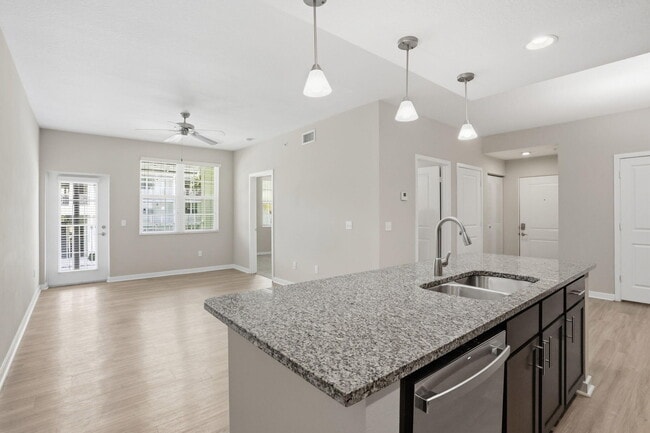 Building Photo - 3605 High Ridge Rd Unit 204