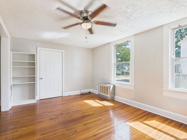 Photo - 1002 Haskell St