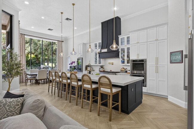 Photo - 10336 Trianon Pl