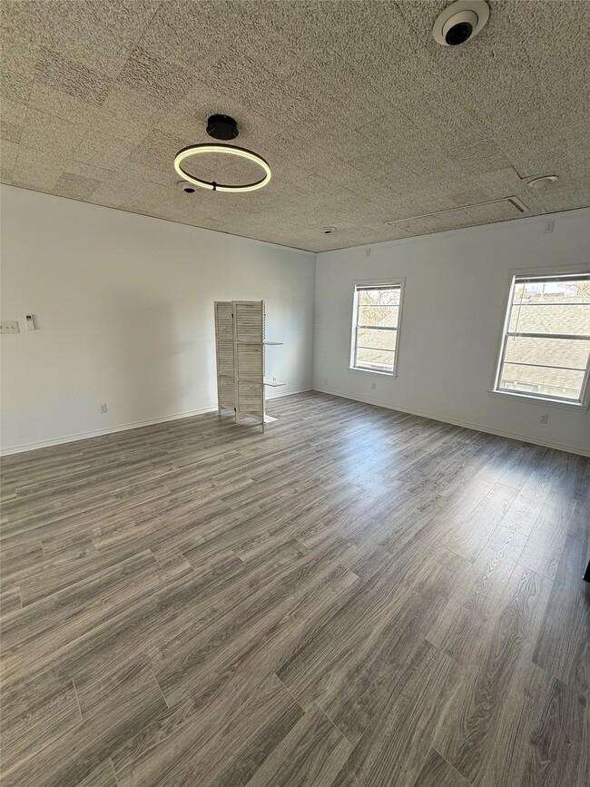 Photo - 618 E 16th St