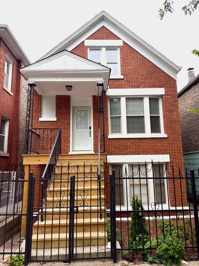 Building Photo - 2233 S Spaulding Ave