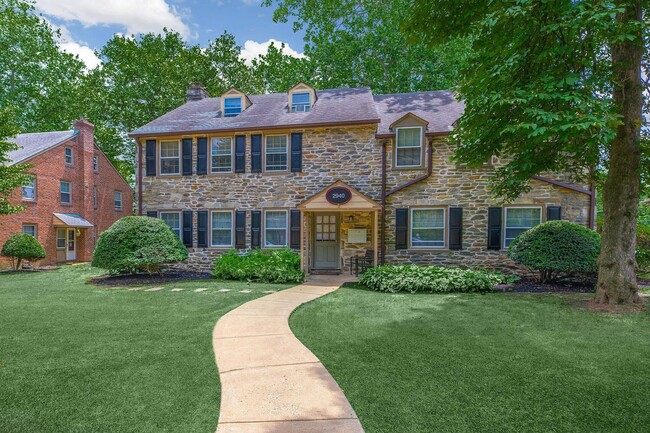 Building Photo - 2825 W Queen Ln Unit B