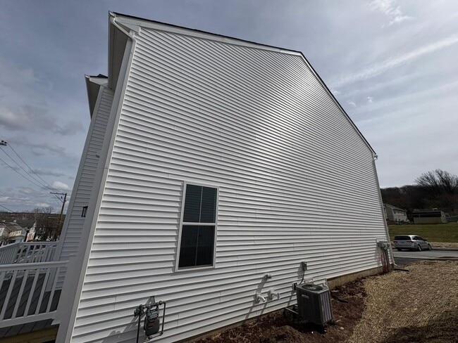 Photo - 107 Abramo Victor Dr