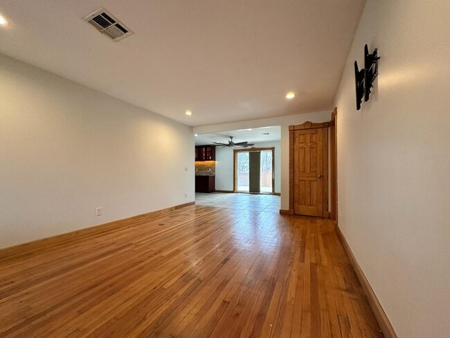 Photo - 2833 Kent Dr