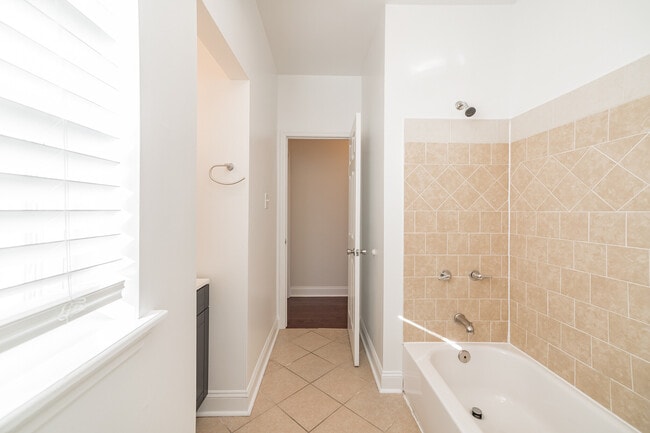 2nd Fl BA - 1818 Federal St Unit B