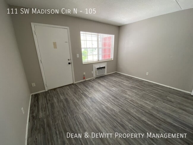 Photo - 111 SW Madison Cir N Unidad 105