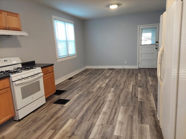 Photo - 211 E Wilson St