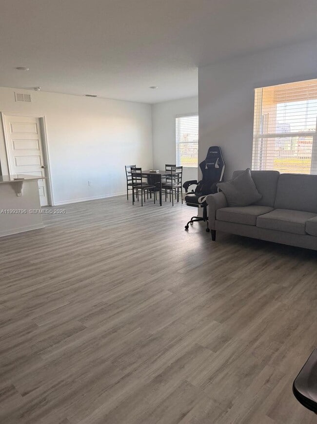 Photo - 632 Taylor Grvs St