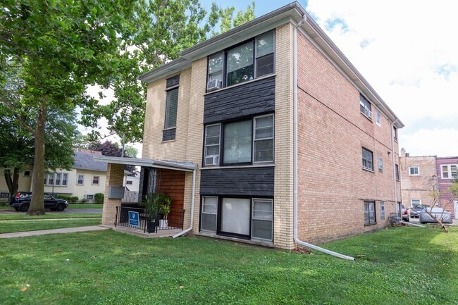 Photo - 1027 Dunlop Ave Unit 2