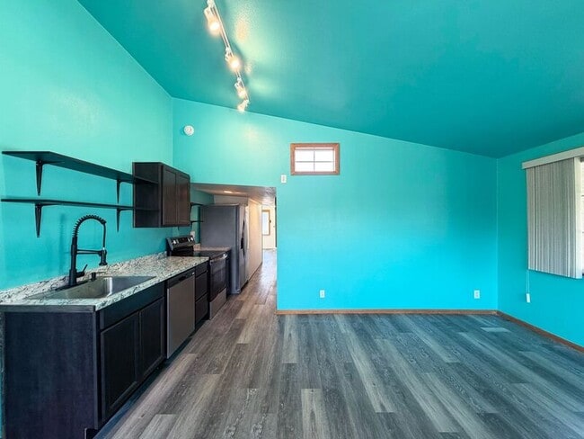 Photo - 731 W 8th Ave