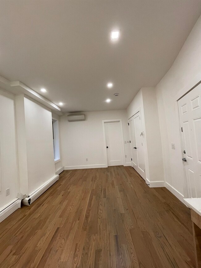 Photo - 232 Van Horne St Unidad 4