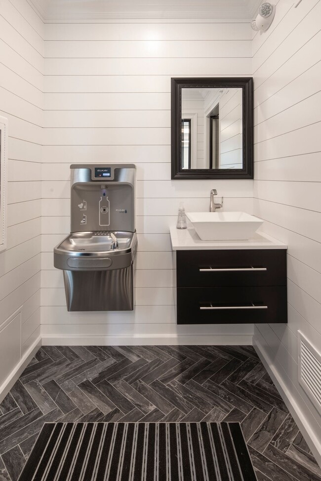 Photo - Hickory Manor: In-Unit Washer & Dryer, Heat, Water & Gas Included, Fitness Center, Sauna, and Bar...