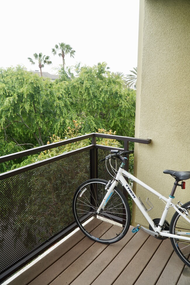 Building Photo - 13200 Pacific Promenade Unit 340