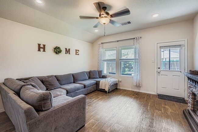 Photo - 121 Granary Dr