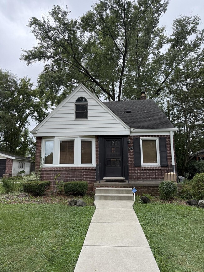 Building Photo - 1625 W Farnum Ave Rental