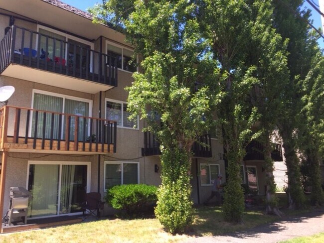 2737 60 Ave SW - 2 bedrooms - 2737 60 Ave SW - 2 bedrooms Unit 2737 60 Ave SW-2bd