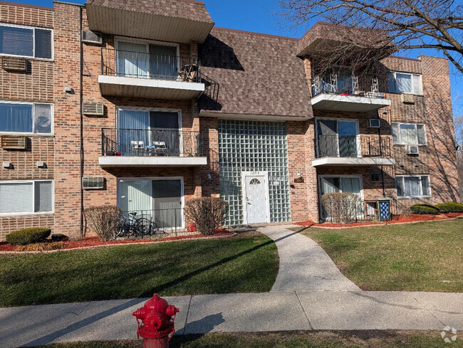 Building Photo - 12715 S La Crosse Ave Unit 104 Rental