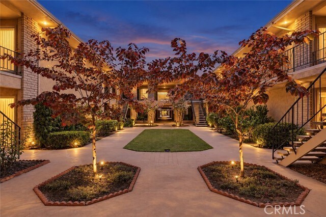 620 W Huntington Dr