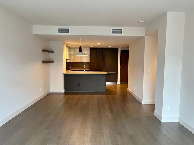 583 Battery St Unit 203N