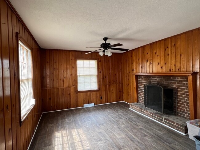 Photo - 837 Crawford St