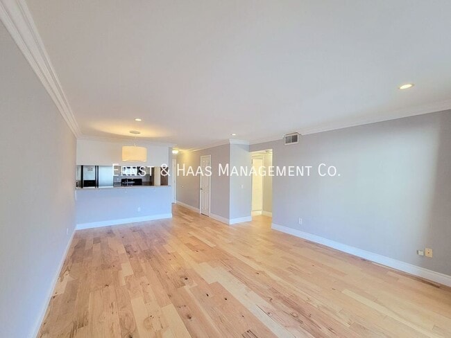 Photo - 421 W 6th St Unidad #103