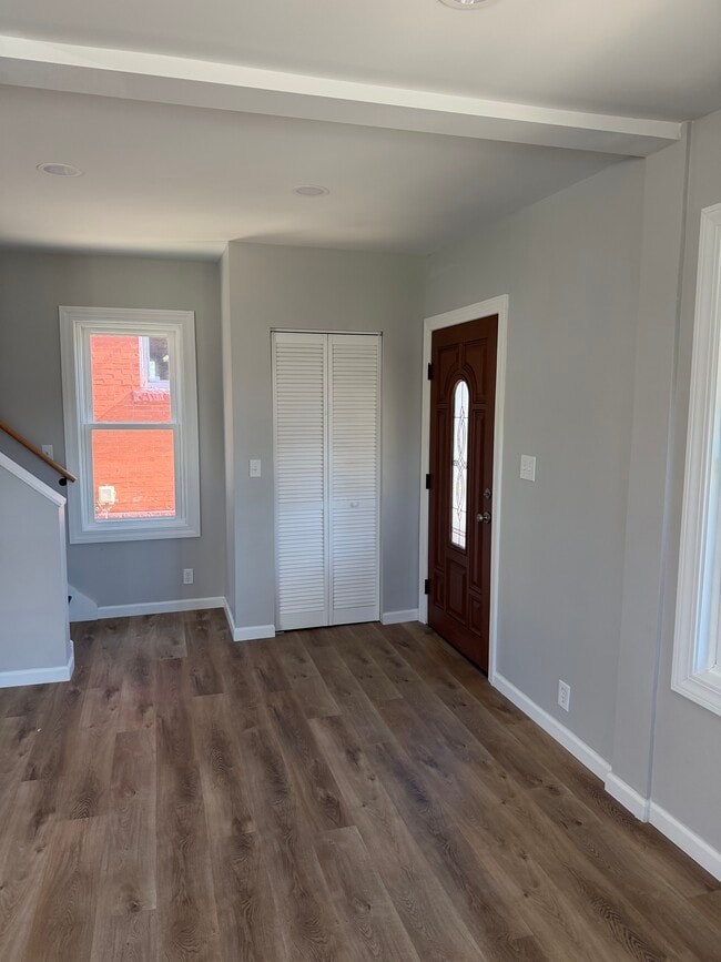 Photo - 301 Holland St