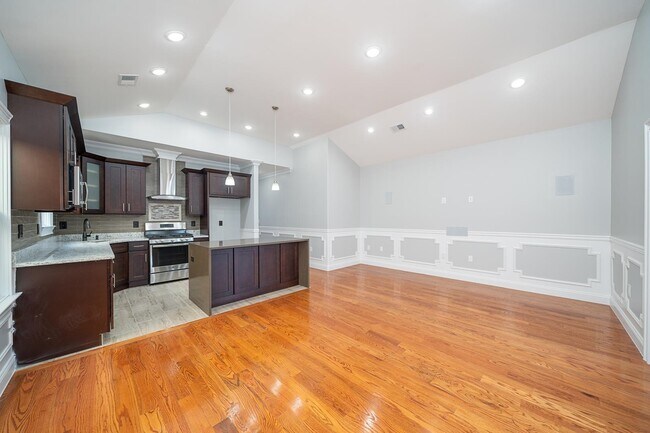 Photo - 72 Charles St Unit 2
