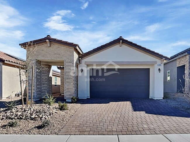 Building Photo - 826 English Primrose St