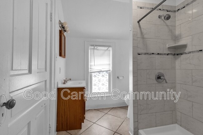 Building Photo - 331 Schenck St Unit 2