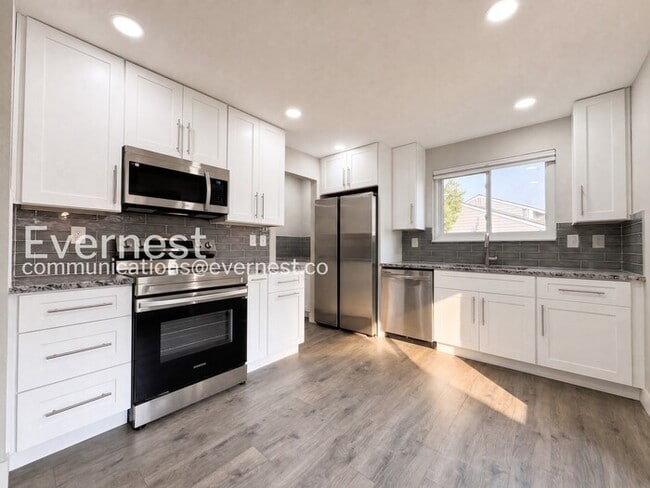 18354 E Crestline Cir
