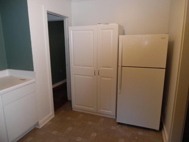 1 Sherwood Ln