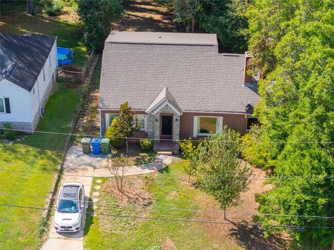 Photo - 1261 Eastridge Rd SW