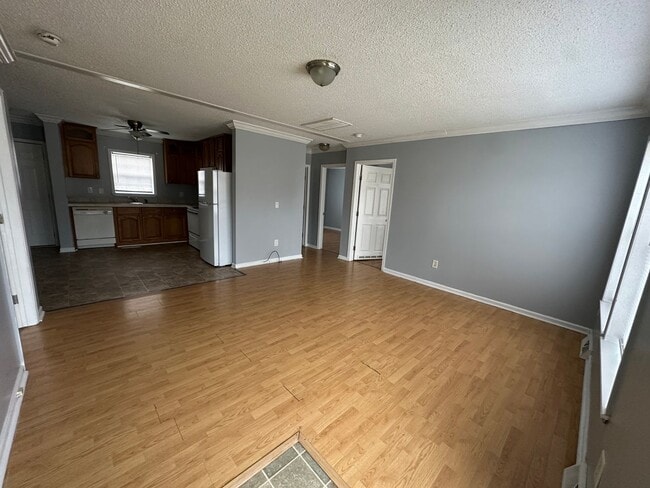 Photo - Spacious 3 bedroom, 2 full bath apartment!