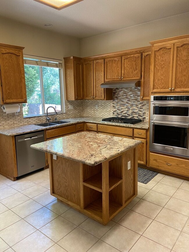 Photo - Large 4 bdrm 3 bath in Broadstone