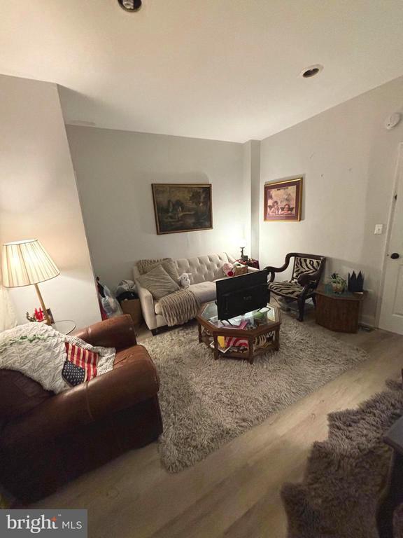 Building Photo - 4925 Cedar Ave Unit 2