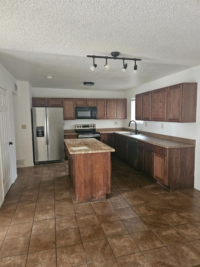 Photo - 1152 W McMillan St