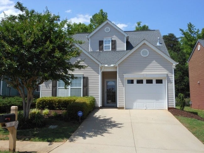Building Photo - Spacious 3 BR, 2.5 BA Home In District 2, ...