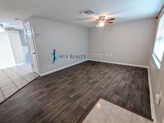 Photo - BEAUTIFUL, Large - 4/2 1500 Sq. Ft., Renov...